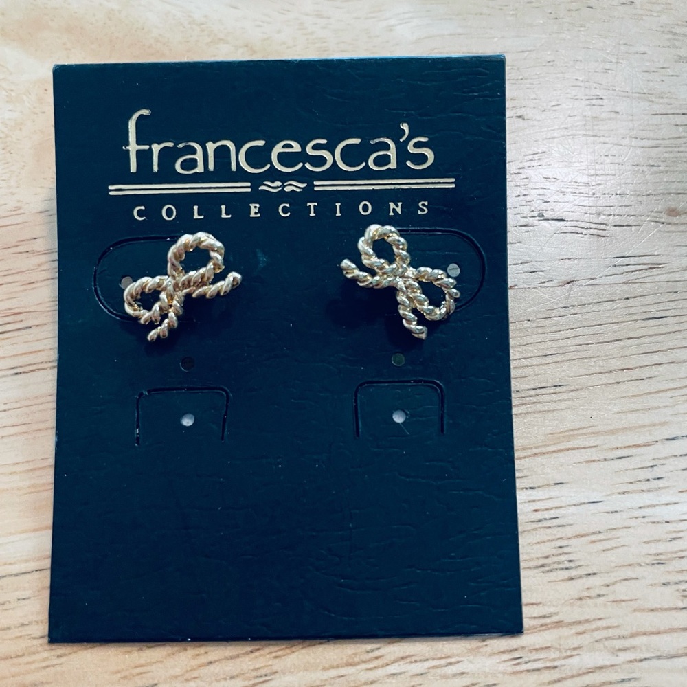 5/ $30 Francesca’s Collections gold bow earrings